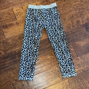 Snow Leopard Capri Leggings